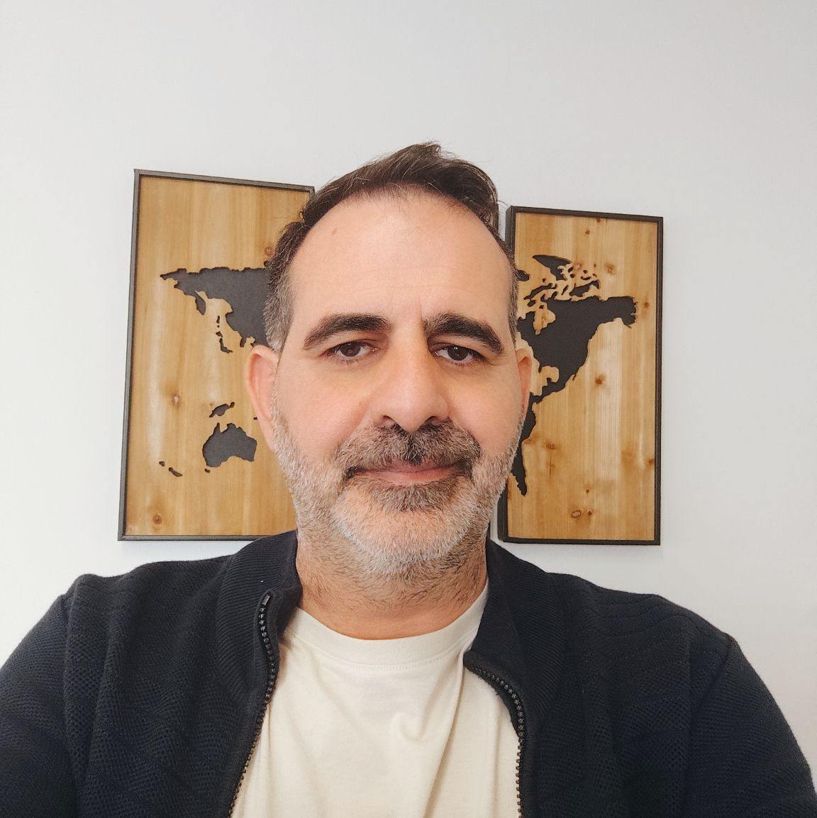 Ο εμπορικός σύλλογος δεν χωρίζεται σε χρώματα