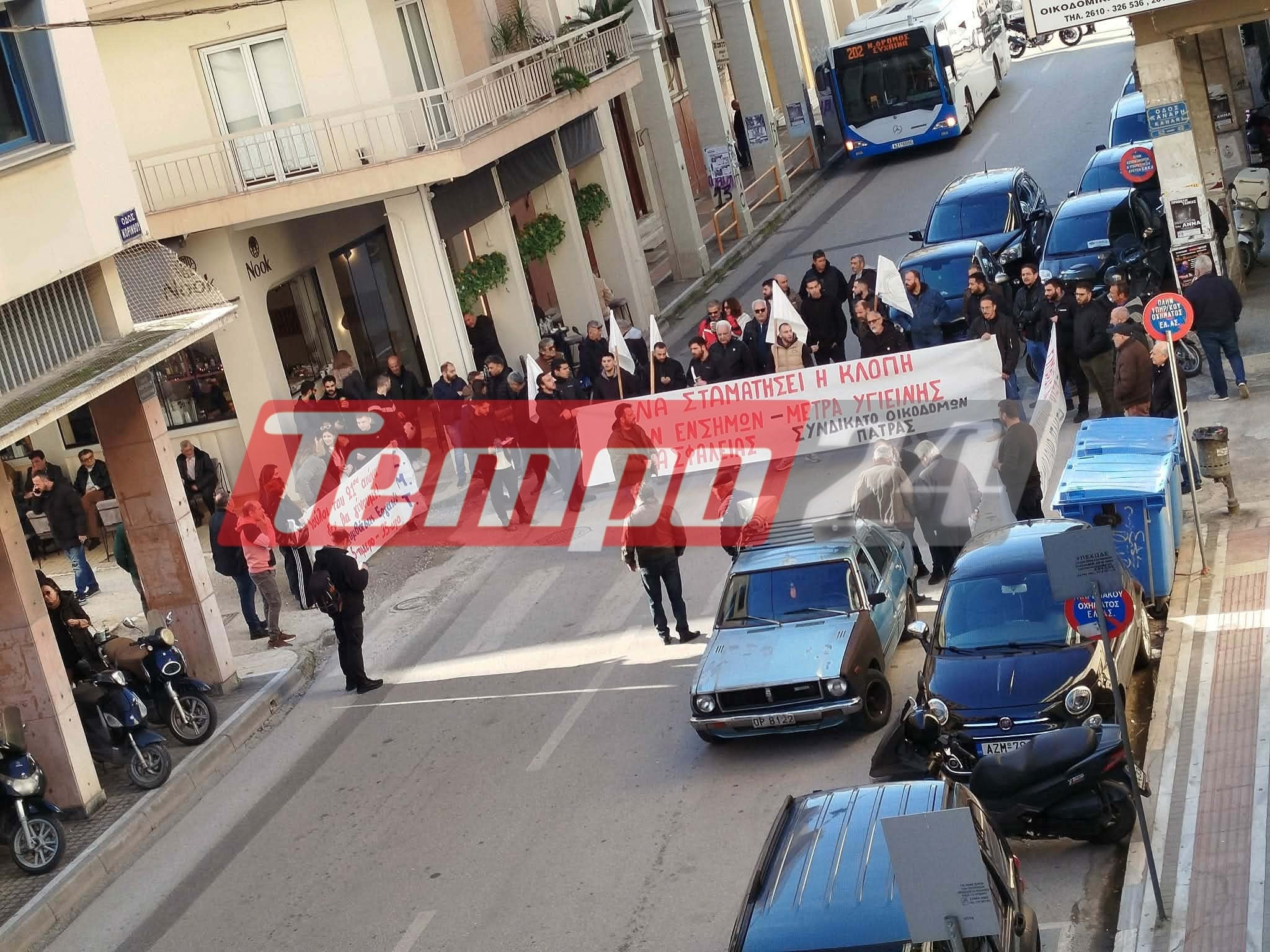 Πάτρα: Απέκλεισαν τον ΕΦΚΑ οι οικοδόμοι-Τί ζητούν-ΦΩΤΟ