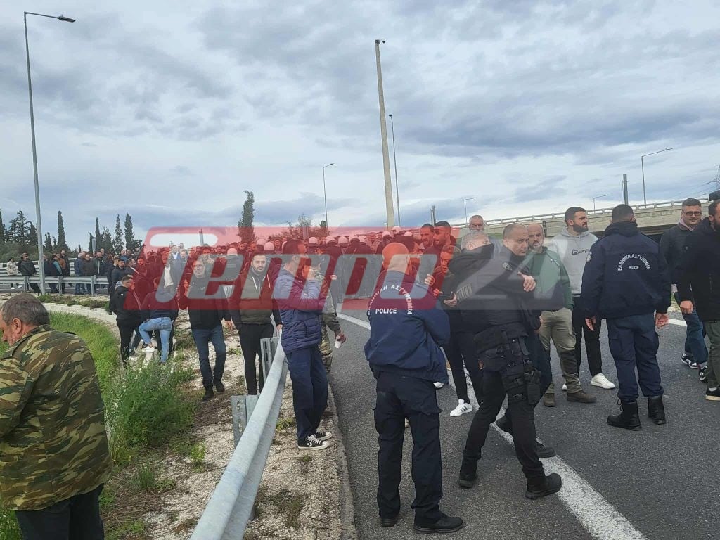 Αγρότες: Συμπλοκές, ξύλο και δακρυγόνα στο μπλόκο του Κιάτου (ΦΩΤΟ-ΒΙΝΤΕΟ)