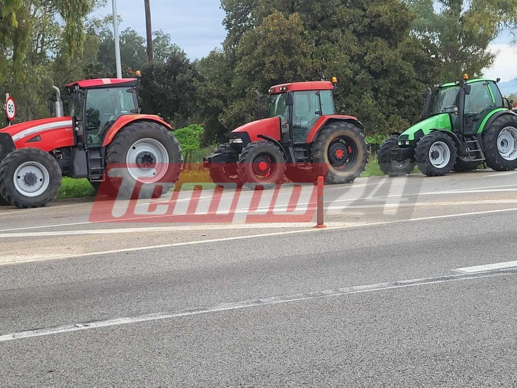 Κάτω Αχαΐα: Παραταγμένα τα τρακτέρ στον δρόμο - Ενισχύεται το μπλόκο (ΦΩΤΟ & BINTEO)