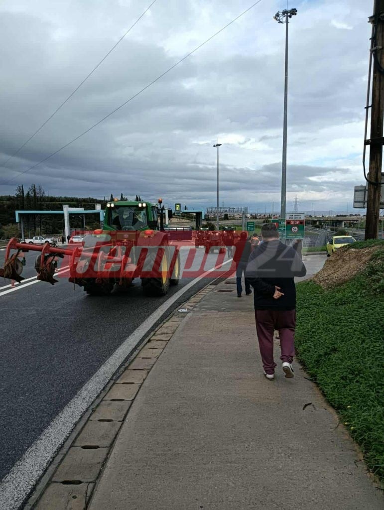 Οι αγρότες ενισχύουν το μπλόκο τους στο Κιάτο (ΦΩΤΟ-BINTEO)