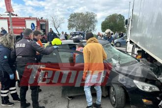 Τροχαίο στην Παραλία Πατρών - ΙΧ "καρφώθηκε" σε φορτηγό, τραυματίστηκε έγκυος (ΦΩΤΟ)