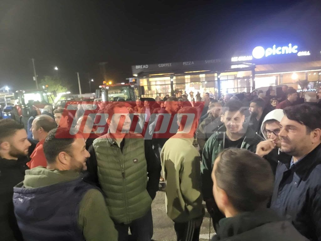 Πατρών-Πύργου: Έκλεισαν το δρόμο, στον κόμβο της Κ. Αχαΐας οι αγρότες (ΦΩΤΟ - ΒΙΝΤΕΟ)