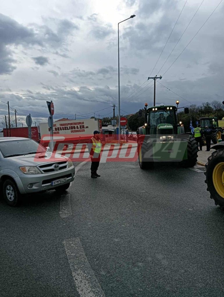 Οι αγρότες ενισχύουν το μπλόκο τους στο Κιάτο (ΦΩΤΟ-BINTEO)