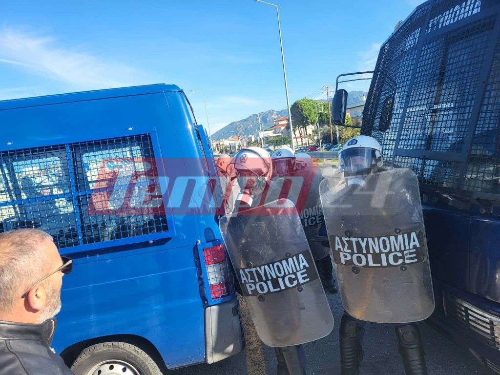 Επεισόδια στη Γέφυρα Ρίου Αντιρρίου - H Αστυνομία μπλόκαρε τα τρακτέρ, πέρασαν πεζοί οι αγρότες - Ένταση και χρήση κρότου-λάμψης (ΦΩΤΟ) ΣΥΝΕΧΗΣ ΕΝΗΜΕΡΩΣΗ