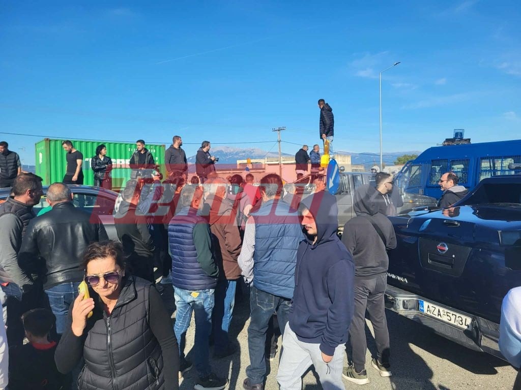 Επεισόδια στη Γέφυρα Ρίου Αντιρρίου - H Αστυνομία μπλόκαρε τα τρακτέρ, πέρασαν πεζοί οι αγρότες - Ένταση και χρήση κρότου-λάμψης (ΦΩΤΟ) ΣΥΝΕΧΗΣ ΕΝΗΜΕΡΩΣΗ