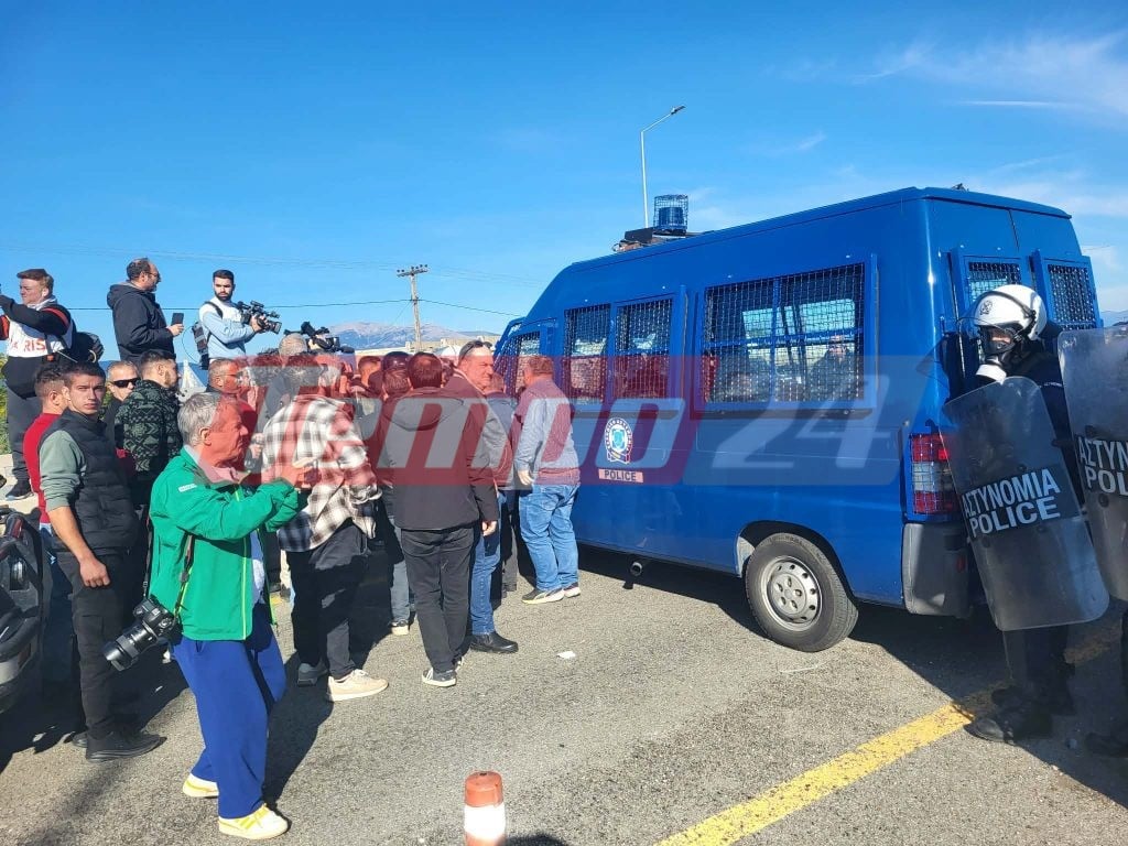 Επεισόδια στη Γέφυρα Ρίου Αντιρρίου - H Αστυνομία μπλόκαρε τα τρακτέρ, πέρασαν πεζοί οι αγρότες - Ένταση και χρήση κρότου-λάμψης (ΦΩΤΟ) ΣΥΝΕΧΗΣ ΕΝΗΜΕΡΩΣΗ