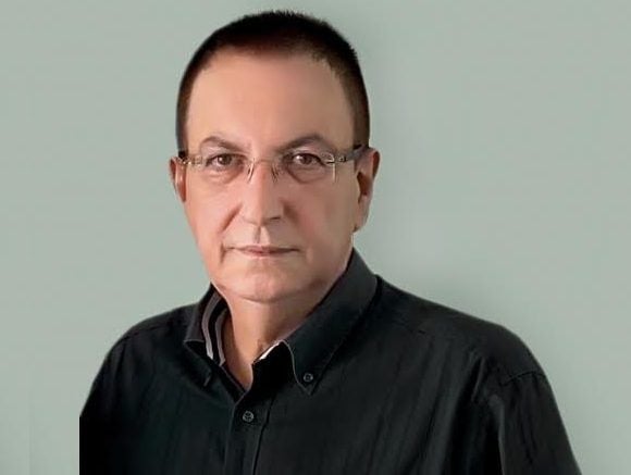 Ο Δημήτρης Παλούμπης αποχαιρετά τον Δημήτρη Χωρίτο