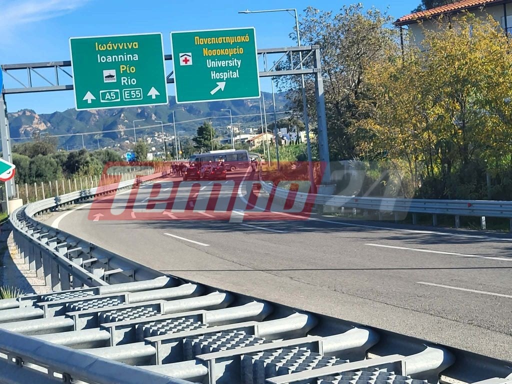 Επεισόδια στη Γέφυρα Ρίου Αντιρρίου - H Αστυνομία μπλόκαρε τα τρακτέρ, πέρασαν πεζοί οι αγρότες - Ένταση και χρήση κρότου-λάμψης (ΦΩΤΟ) ΣΥΝΕΧΗΣ ΕΝΗΜΕΡΩΣΗ