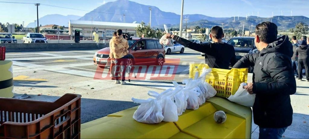 Οι αγρότες της Αιτωλοακαρνανίας άνοιξαν τα διόδια της Γέφυρας Ρίου-Αντιρρίου (ΦΩΤΟ & ΒΙΝΤΕΟ)