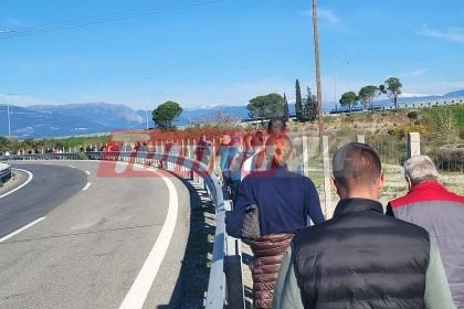 Ένταση στη Γέφυρα Ρίου Αντιρρίου - Οι Αστυνομία μπλόκαρε τα τρακτέρ, πέρασαν πεζοί οι αγρότες (ΦΩΤΟ) ΣΥΝΕΧΗΣ ΕΝΗΜΕΡΩΣΗ