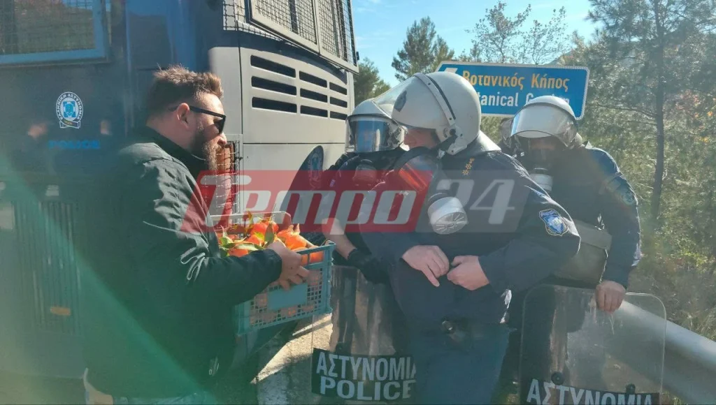 Επεισόδια στη Γέφυρα Ρίου Αντιρρίου - H Αστυνομία μπλόκαρε τα τρακτέρ, πέρασαν πεζοί οι αγρότες - Ένταση και χρήση κρότου-λάμψης (ΦΩΤΟ) ΣΥΝΕΧΗΣ ΕΝΗΜΕΡΩΣΗ