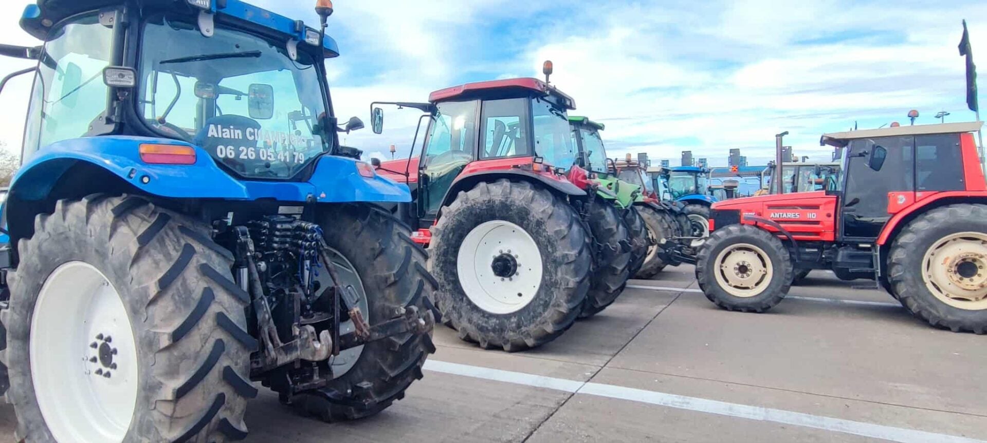 Aγροτικές κινητοποιήσεις στην Αιτωλοακαρνανία: Κλειστή «επ’ αόριστον» η Ιόνια Οδός στα διόδια του Αγγελοκάστρου, Μπλόκο στην Εθνική Ναυπάκτου – Ιτέας