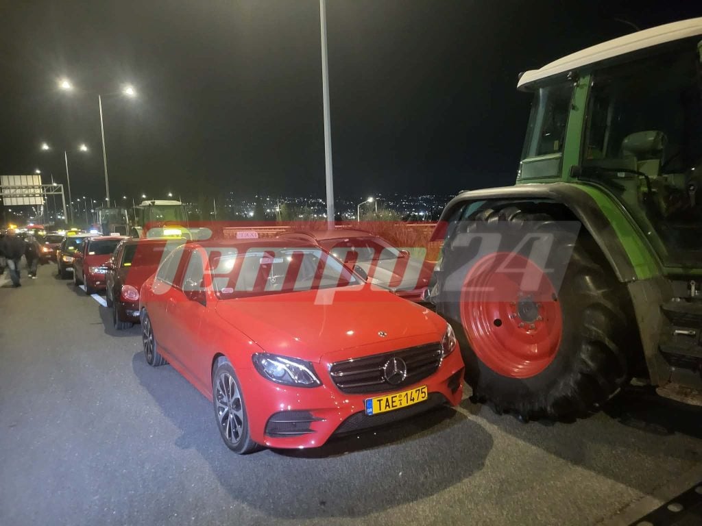 Πάτρα: Αυτοκινητοπομπή ταξί στους αγρότες για συμπαράσταση - Διαμαρτυρία και στα Καλάβρυτα (ΦΩΤΟ - ΒΙΝΤΕΟ)