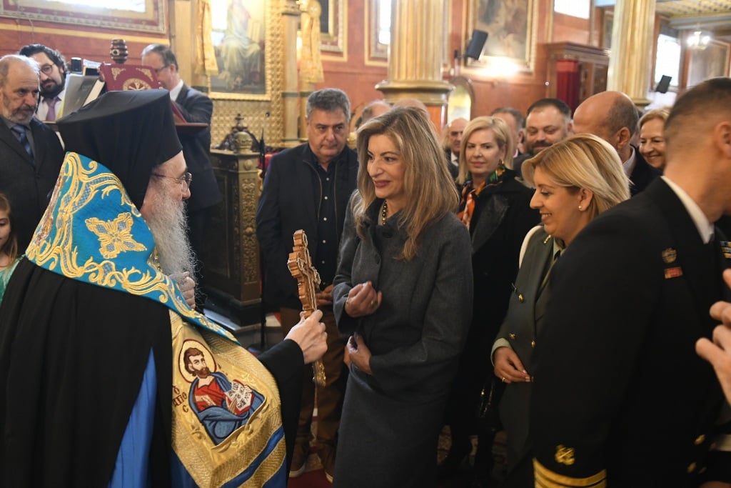 Β. Σαμούρη: "Χρόνια πολλά στους ναυτικούς μας"