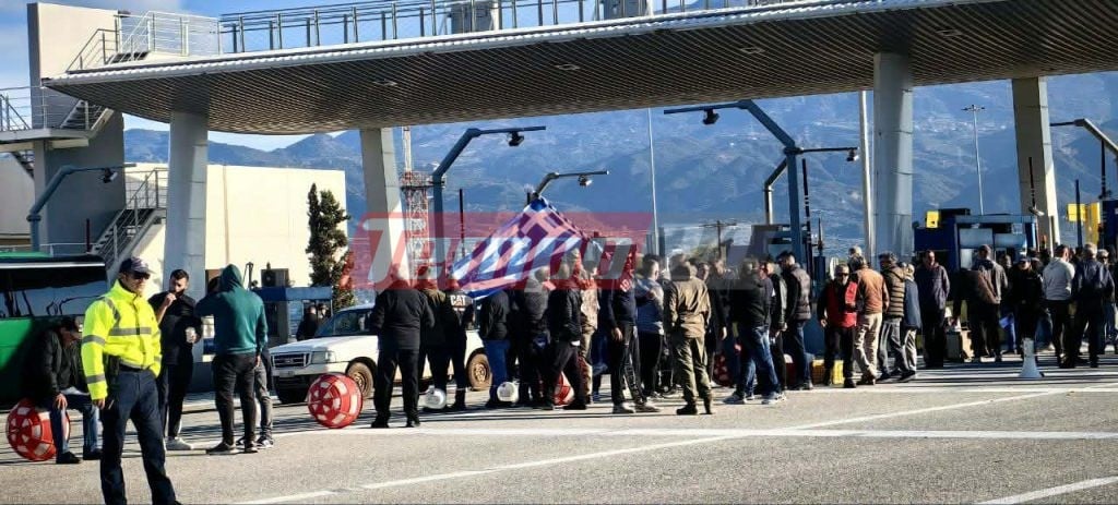 Οι αγρότες της Αιτωλοακαρνανίας άνοιξαν τα διόδια της Γέφυρας Ρίου-Αντιρρίου (ΦΩΤΟ & ΒΙΝΤΕΟ)