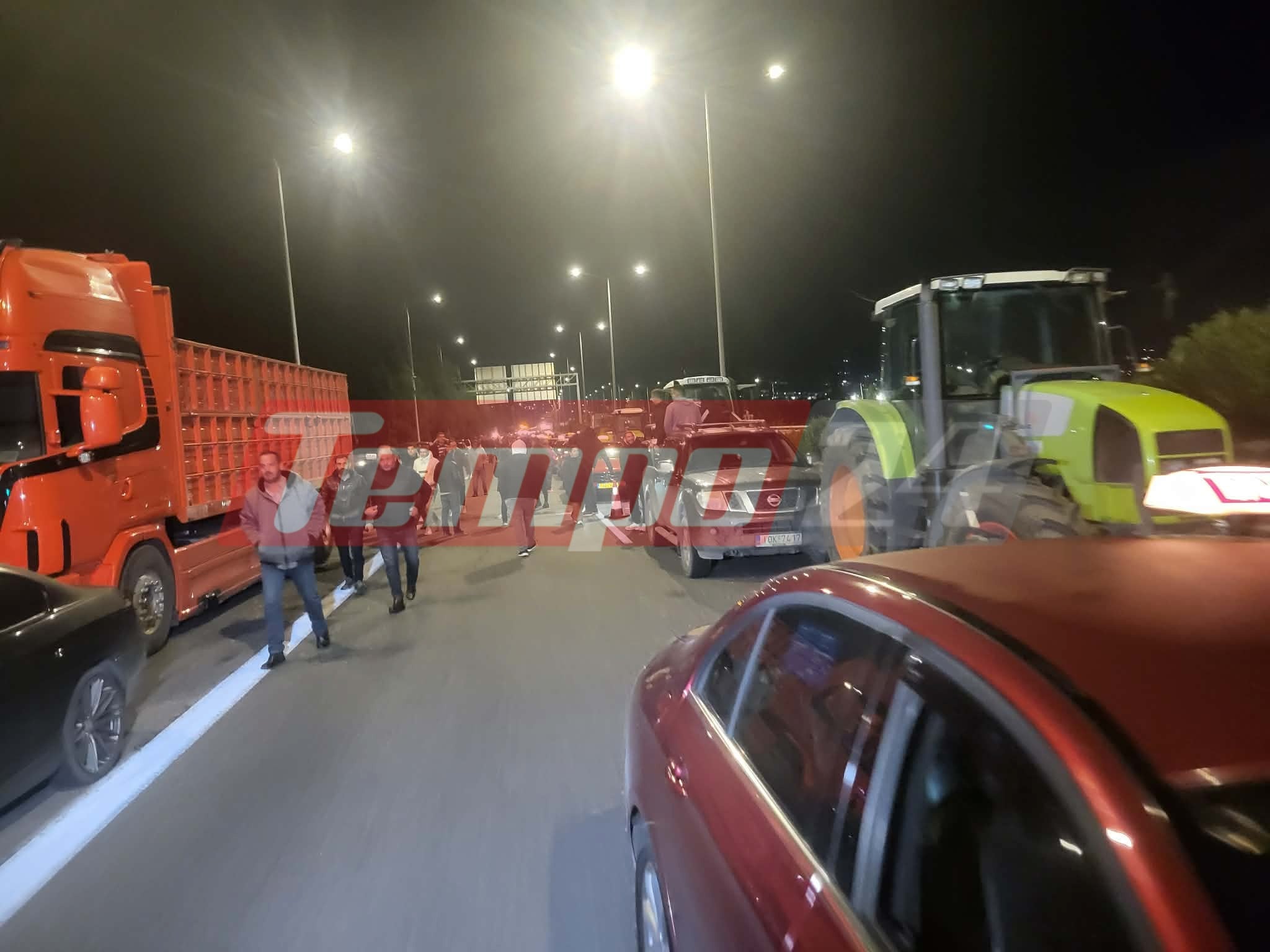 Πάτρα: Αυτοκινητοπομπή ταξί στους αγρότες για συμπαράσταση - Διαμαρτυρία και στα Καλάβρυτα (ΦΩΤΟ - ΒΙΝΤΕΟ)