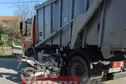 Πάτρα: Μηχανή “καρφώθηκε” σε φορτηγό κοντά στην ΒΙΠΕ – Στο νοσοκομείο ο δικυκλιστής - ΦΩΤΟ