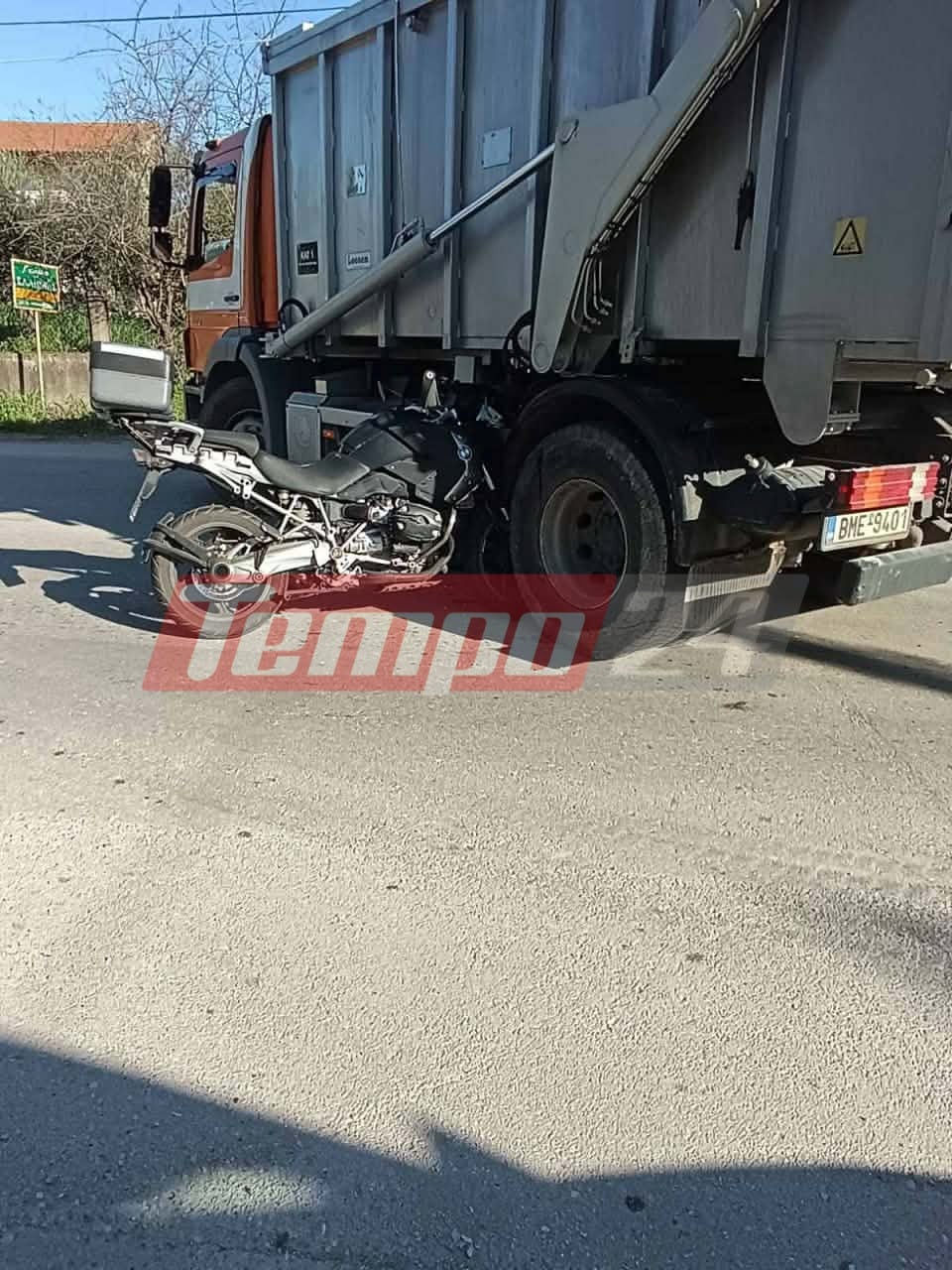 Πάτρα: Μηχανή “καρφώθηκε” σε φορτηγό κοντά στην ΒΙΠΕ – Στο νοσοκομείο ο δικυκλιστής - ΦΩΤΟ