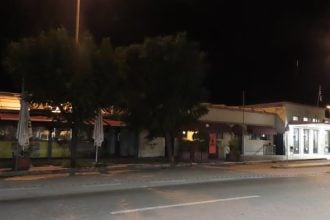 Πάτρα: Έβαλε λουκέτο γνωστό καφέ της Τριών Συμμάχων