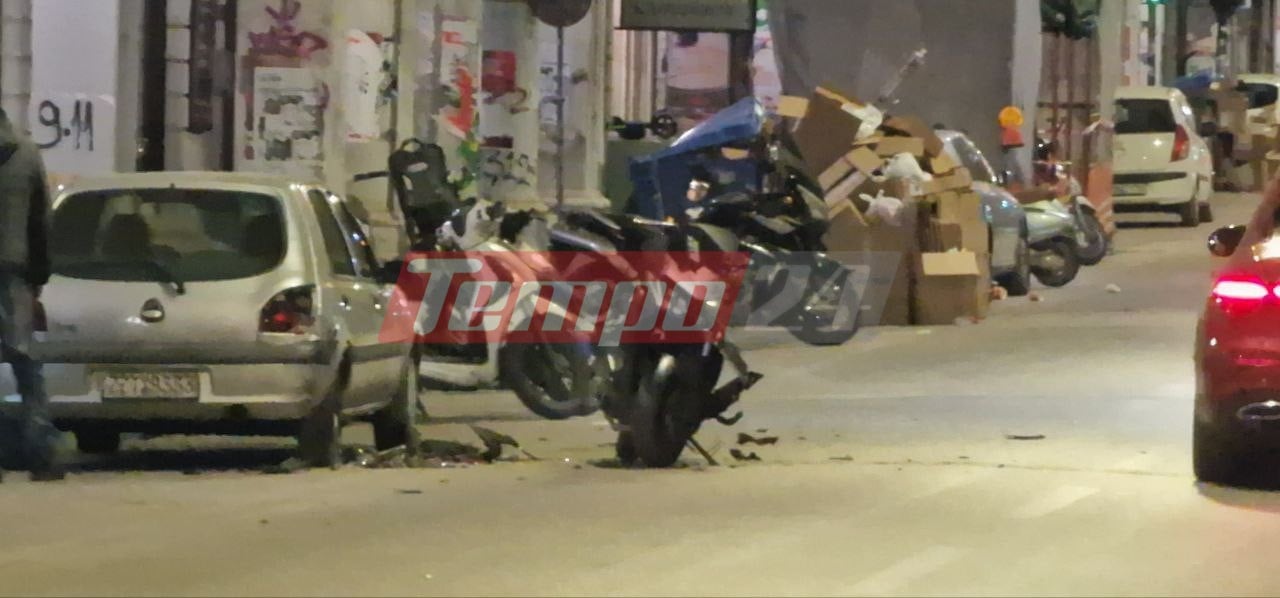 Πάτρα: Νεαρός μοτοσυκλετιστής "καρφώθηκε" πάνω σε δύο σταθμευμένα ΙΧ