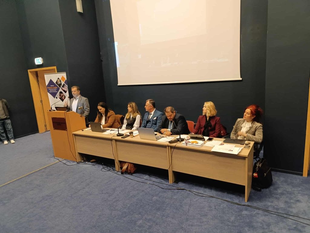 «Ο Κύκλος της Βίας – Ενδοοικογενειακή Βία, Κακοποίηση Ζώων και Βία κατά Ανηλίκων»: Ενημερωτική ημερίδα στην κατάμεστη αίθουσα του Αρχαιολογικού Μουσείου Πατρών