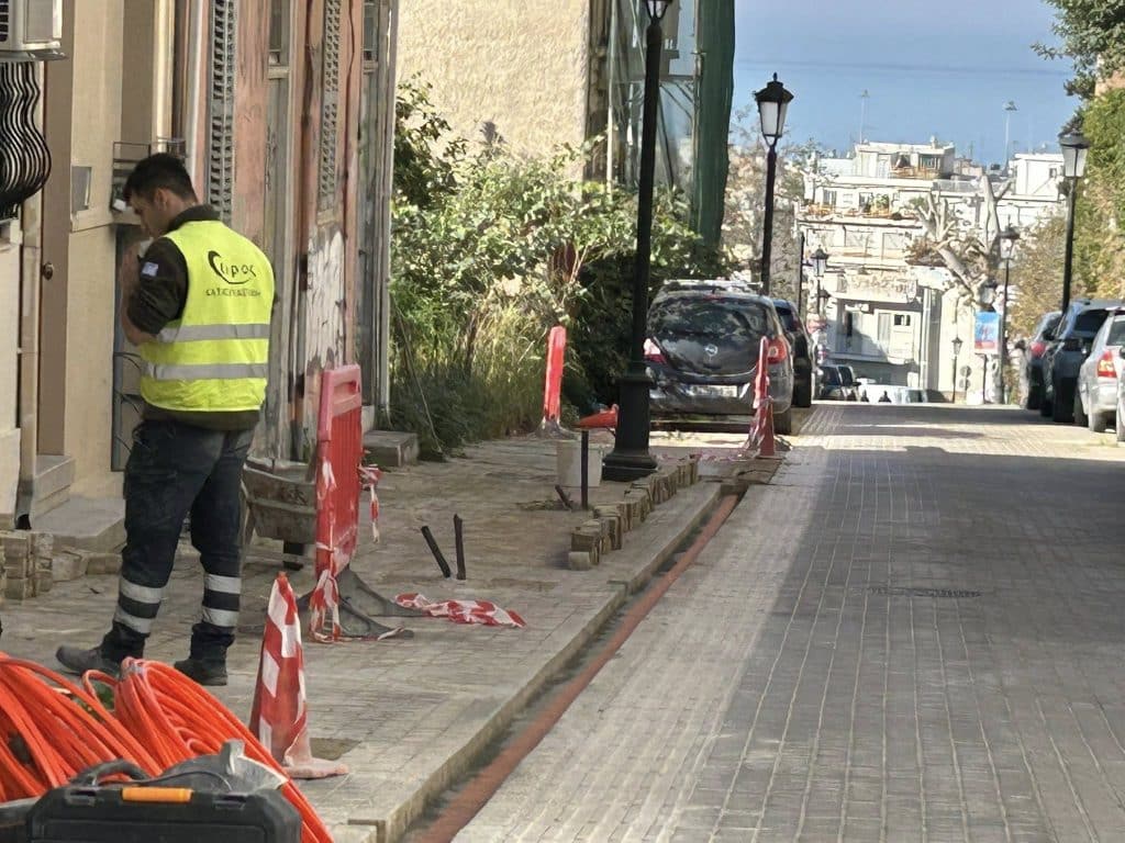 Πάτρα: Το απόλυτο μπάχαλο - Έβαλαν τους κυβόλιθους και τώρα ξανασκάβουν την Άνω Πόλη