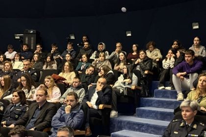 «Ο Κύκλος της Βίας – Ενδοοικογενειακή Βία, Κακοποίηση Ζώων και Βία κατά Ανηλίκων»: Ενημερωτική ημερίδα στην κατάμεστη αίθουσα του Αρχαιολογικού Μουσείου Πατρών