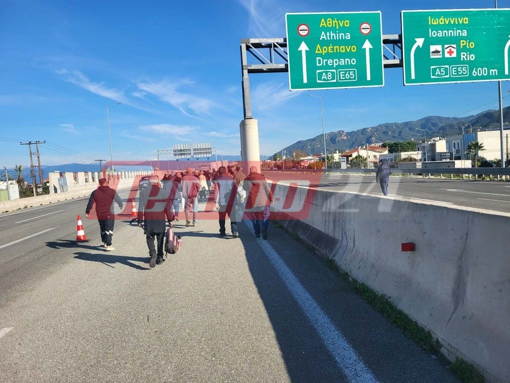 Επεισόδια στη Γέφυρα Ρίου Αντιρρίου - H Αστυνομία μπλόκαρε τα τρακτέρ, πέρασαν πεζοί οι αγρότες - Ένταση και χρήση κρότου-λάμψης (ΦΩΤΟ) ΣΥΝΕΧΗΣ ΕΝΗΜΕΡΩΣΗ