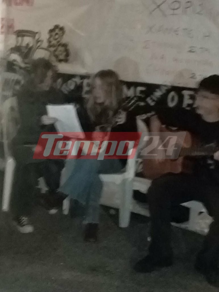 Στο πλευρό των αγροτών μαθητές του Μουσικού Σχολείου Πατρών (ΦΩΤΟ)