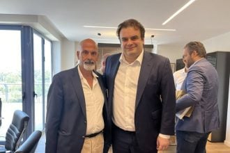 Χαράλαμπος Μπονάνος: Ένας πολιτικός που μας κάνει υπερήφανους