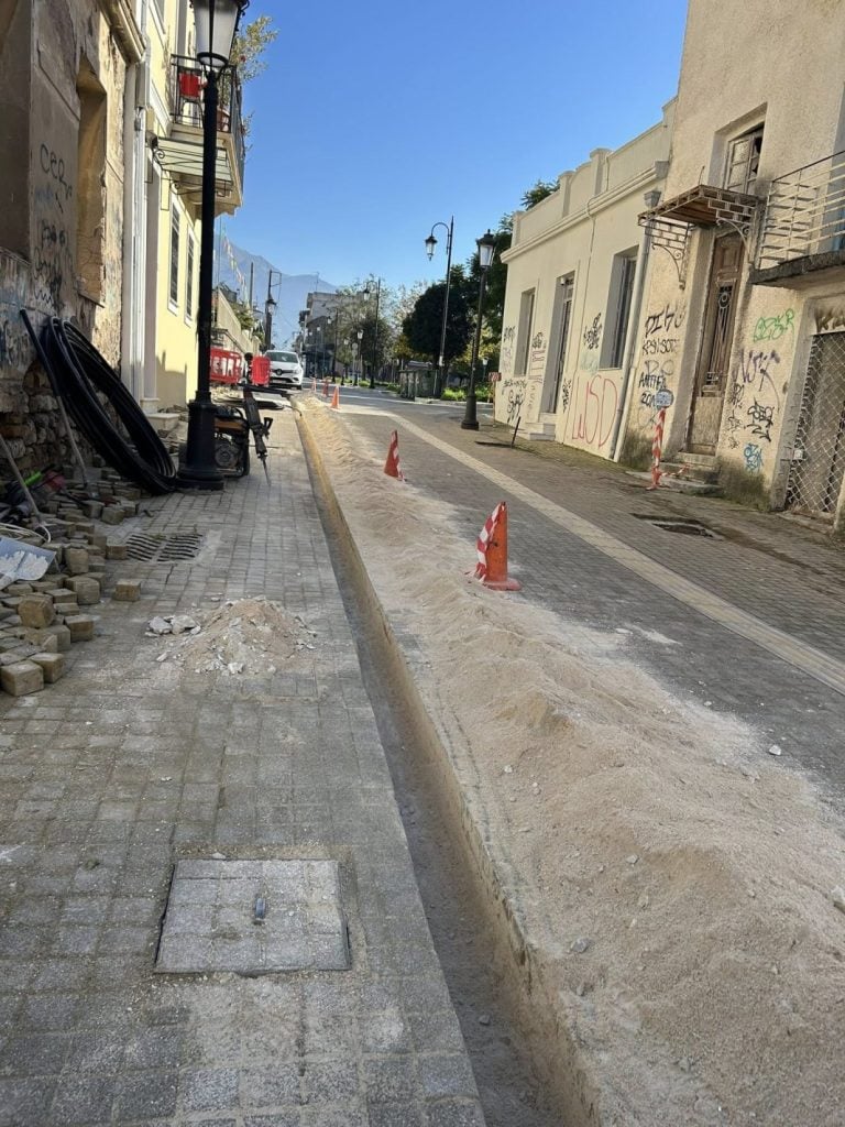 Πάτρα: Το απόλυτο μπάχαλο - Έβαλαν τους κυβόλιθους και τώρα ξανασκάβουν την Άνω Πόλη