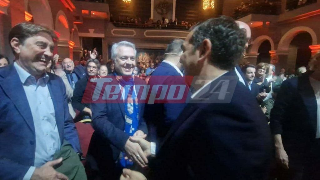 Πάτρα: LIVE η παρουσίαση της «Ιθάκης» του Αλέξη Τσίπρα (ΦΩΤΟ)