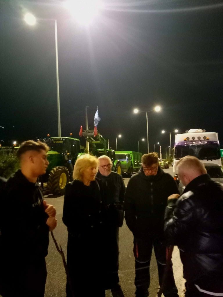 Η Σία Αναγνωστοπούλου στο αγροτικό μπλόκο της Περιμετρικής