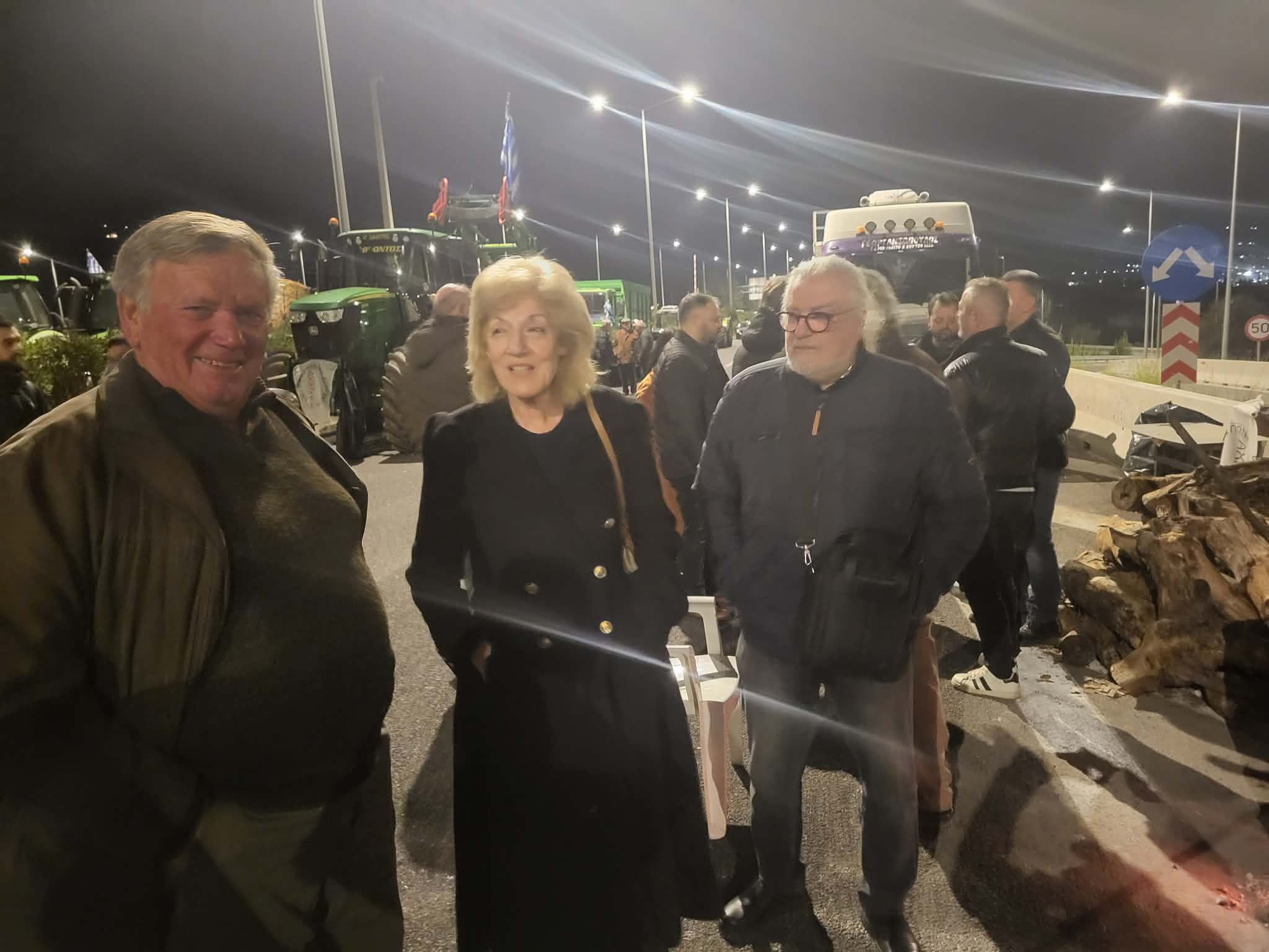 Η Σία Αναγνωστοπούλου στο αγροτικό μπλόκο της Περιμετρικής