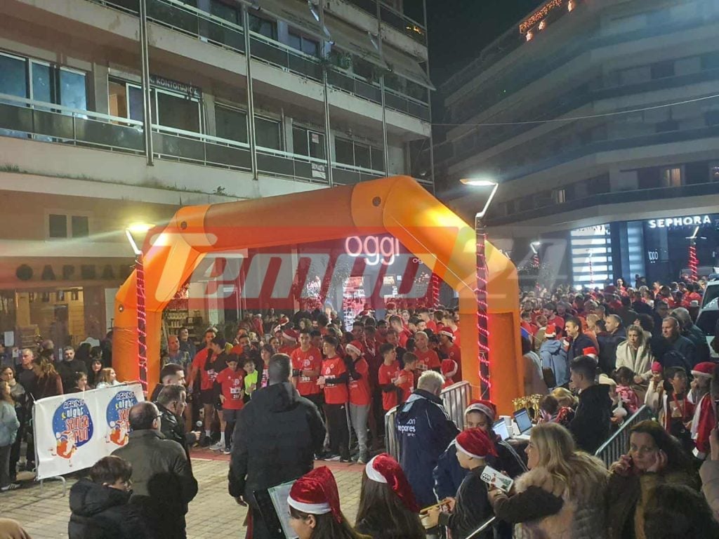 Αγρίνιο: Εκατοντάδες Αϊ Βασίληδες έτρεξαν για καλό σκοπό - ΦΩΤΟ