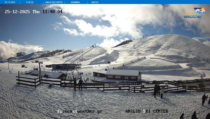 Ντύθηκαν στα λευκά τα χιονοδρομικά κέντρα και τα ορεινά χωριά της χώρας