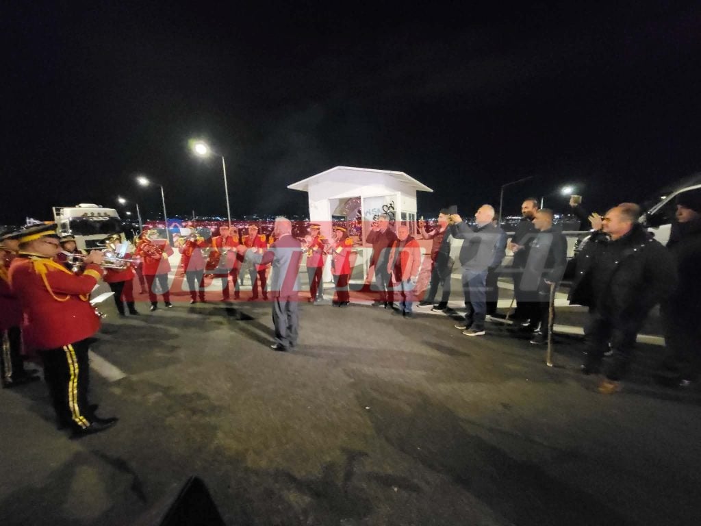 Πάτρα: Μπάντα, ρεβεγιόν και γλέντια στο αγροτικό μπλόκο της Περιμετρικής (ΦΩΤΟ - ΒΙΝΤΕΟ)