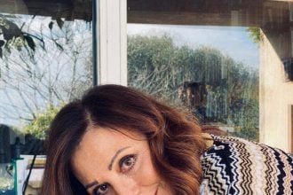 Η Χάρις Αλεξίου έγινε 75 – Η εντυπωσιακή τούρτα για τα γενέθλιά της