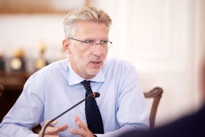 Σκέρτσος στη δίκη για τη Novartis: Η υπόθεση των ψευδών καταθέσεων, από τις πιο μελανές σελίδες της Δημοκρατίας