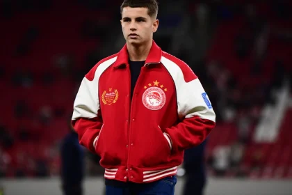 «Η Μάντσεστερ Γιουνάιτεντ παρακολουθεί στενά τον Μουζακίτη, ετοιμάζει πρόταση 28 εκατ. ευρώ η Ρεάλ» γράφει η Daily Mail