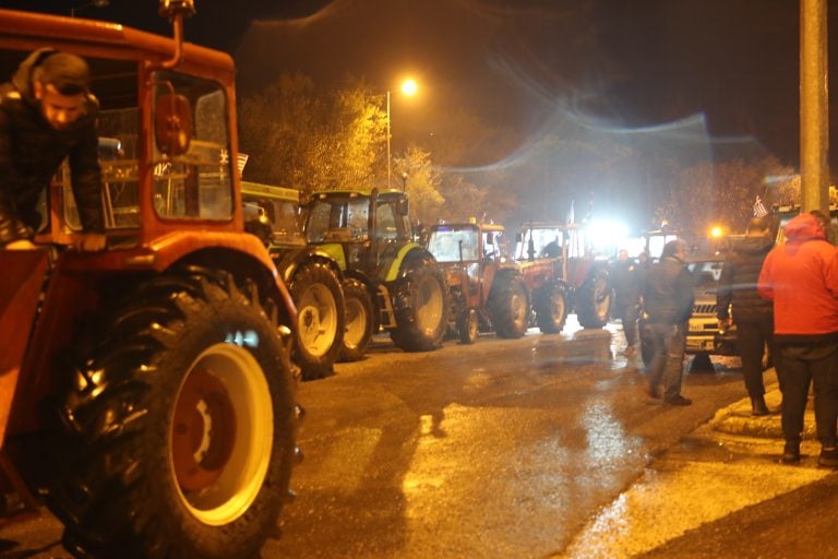 Οι αγρότες σφίγγουν τον κλοιό - Απόβαση, σήμερα, στο λιμάνι της Θεσσαλονίκης – Ανοικτή η πόρτα του διαλόγου, διαμηνύει η κυβέρνηση