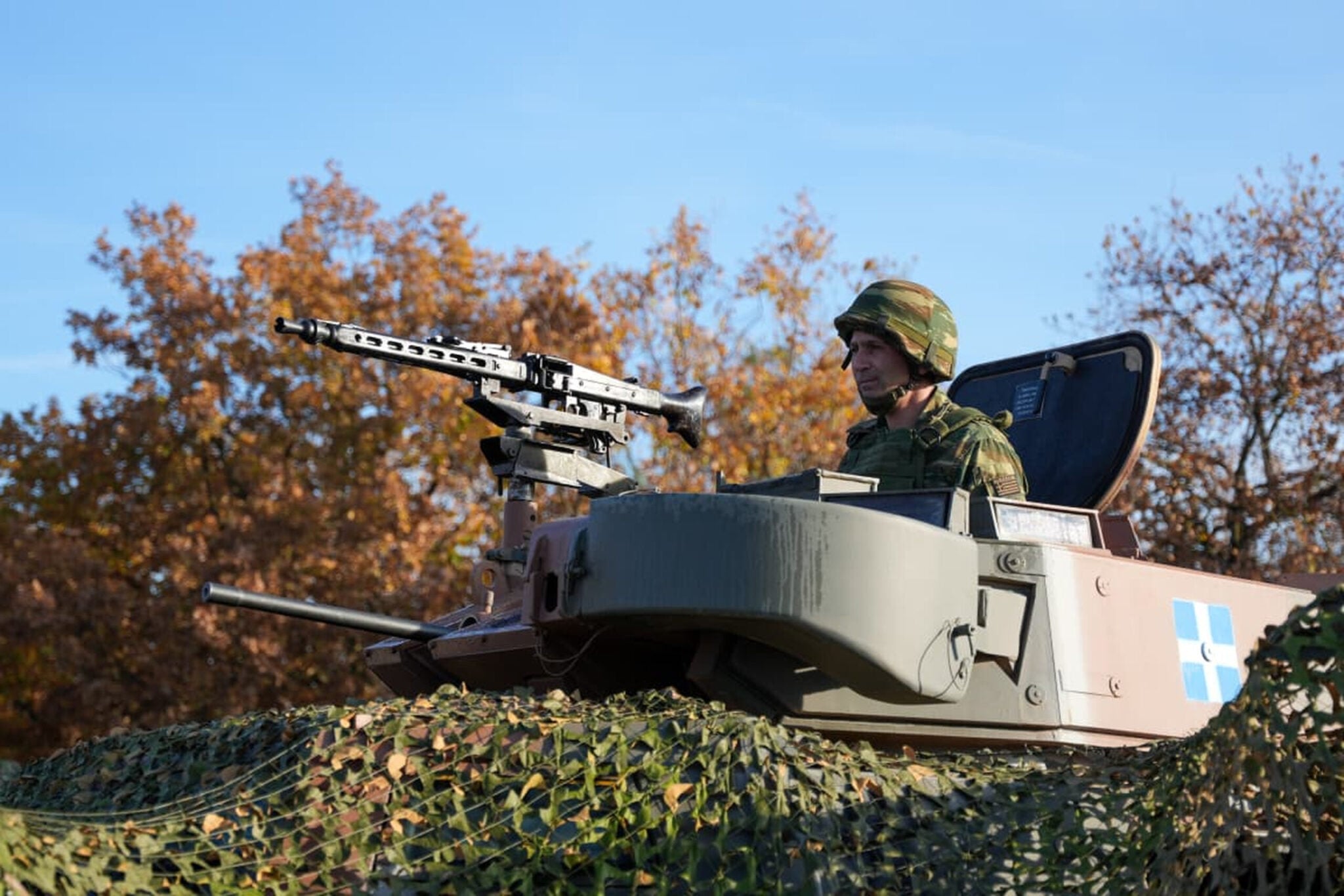 Στη Βουλή το νομοσχέδιο για τις Ένοπλες Δυνάμεις: Οι αλλαγές εκπαίδευση και θητεία – Ο πίνακας με το νέο μισθολόγιο