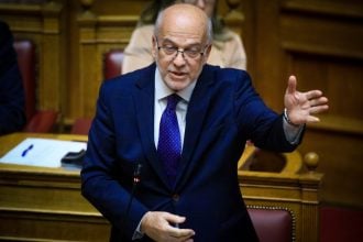 Σφοδρή αντιπαράθεση στη Βουλή με πρωταγωνιστές Φλωρίδη, Φάμελλο και Χαρίτση