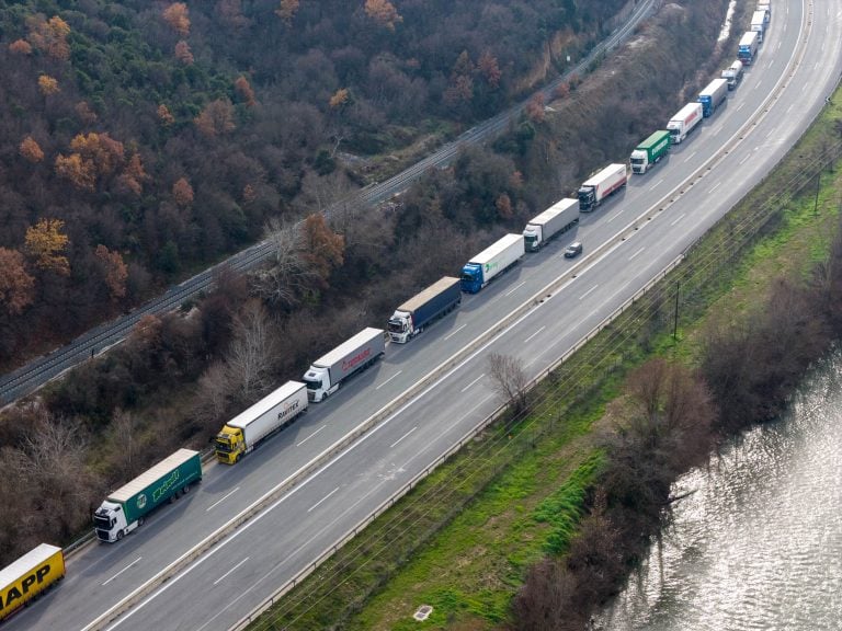 Χριστούγεννα στα μπλόκα για τους αγρότες: Νέα πανελλαδική σύσκεψη την Κυριακή για να εντείνουν τις δράσεις τους