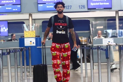 Mε το πιο χριστουγεννιάτικο παντελόνι o Ντόρσεϊ!