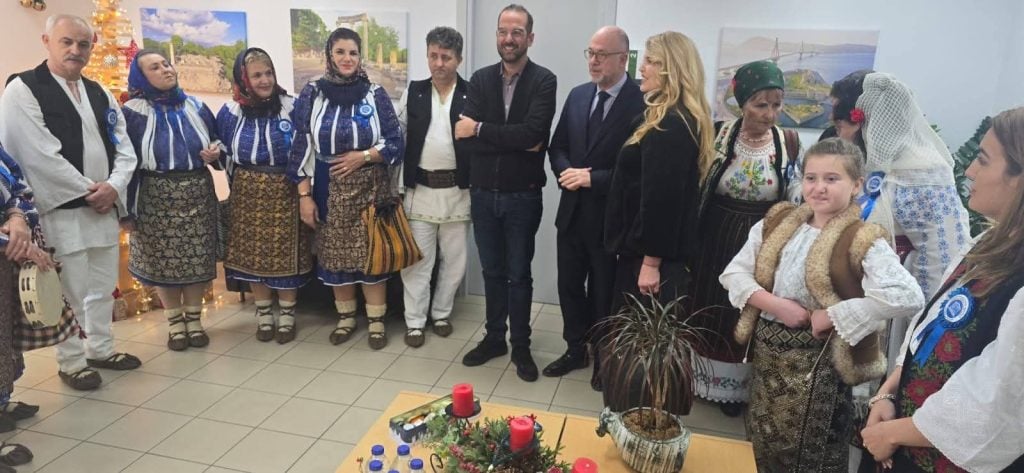Παραδοσιακά Χριστουγεννιάτικα κάλαντα της Ρουμανίας στην Πάτρα (ΦΩΤΟ)