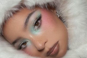 «Sugarplum Glam»: Η χειμερινή τάση μακιγιάζ που ήδη μαγεύει τις γιορτές