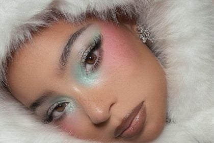 «Sugarplum Glam»: Η χειμερινή τάση μακιγιάζ που ήδη μαγεύει τις γιορτές