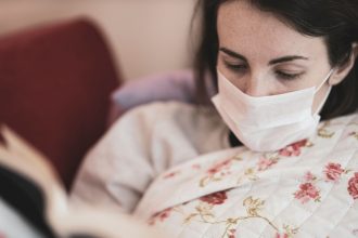 Ιώσεις: Έτσι δεν θα αρρωστήσουμε μέσα στις γιορτές